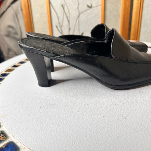 Crocs Brooklyn Pointed Flats Womens Size 7 W Black Glossy Toe Slip On - Picture 3 of 8